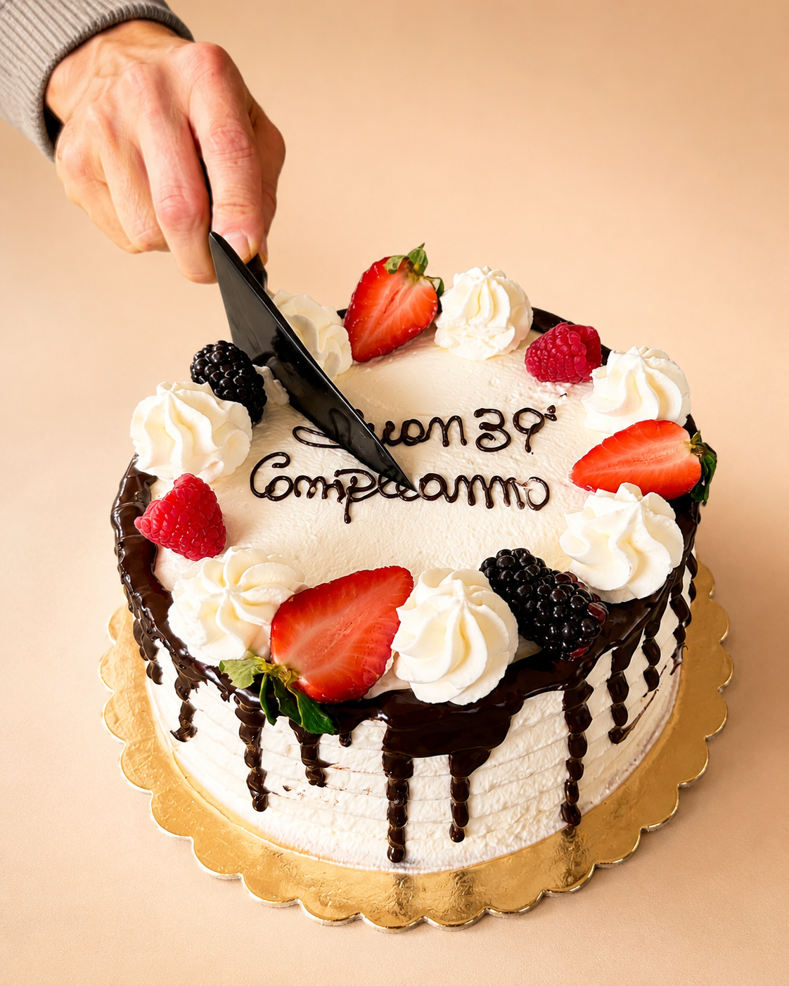 Drip Cake ai Frutti di Bosco